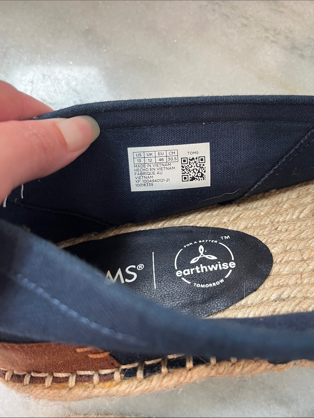 Toms Men's Navy Canvas Slip-On Espadrilles with Brown Heel Tabs NWOT - Picture 9 of 9